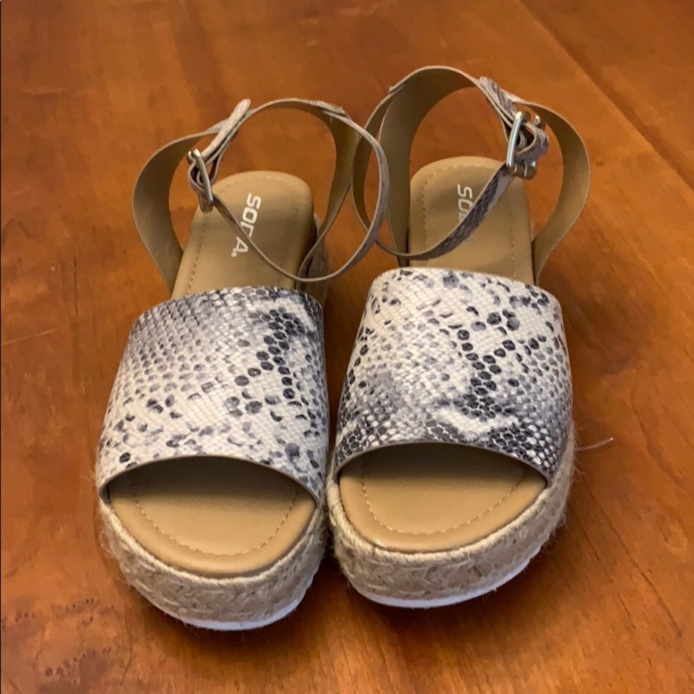 Snakeskin espadrille